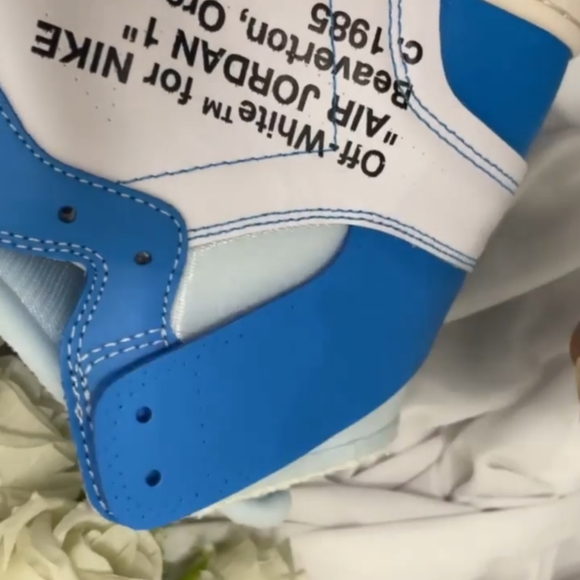Aj 1 Off-White UNC - Picture 8 of 8